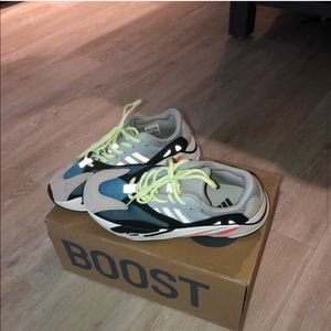 Yeezy boost 700 fake wave runner